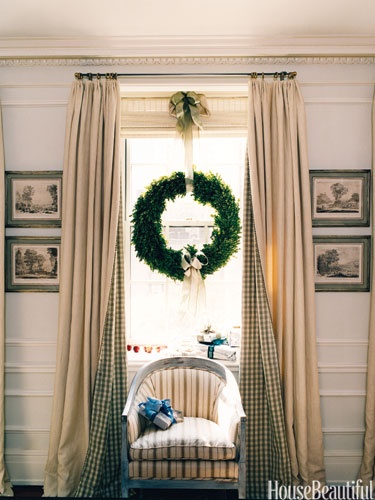 Holiday window decorating ideas. Roman shades and classic draperies are dressed for the holidays with a simple green wreath from House Beautiful. More on the blog www.windowdesignsetc.com